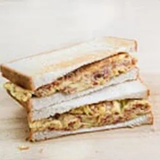 Corned Beef & Egg Sandwich