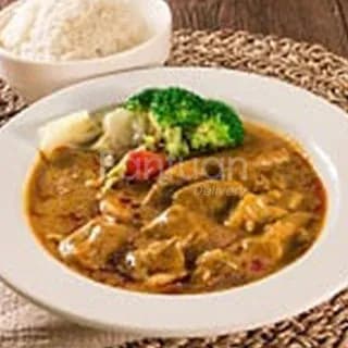 Curry Beef on Steamed Rice
